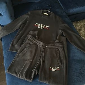 Men’s Bally sweatshirt and sweatpants size large